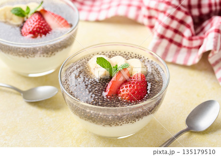 チアシードヨーグルト 135179510