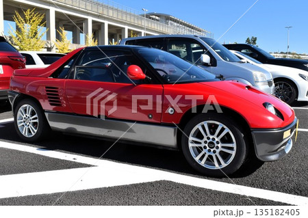 赤いスポーツカー 135182405