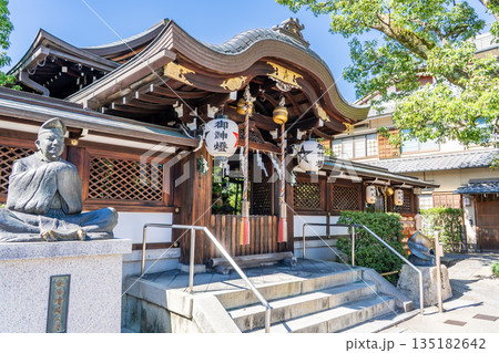 陰陽師　安倍晴明屋敷跡に鎮座する晴明神社　拝殿　京都市上京区晴明町 135182642