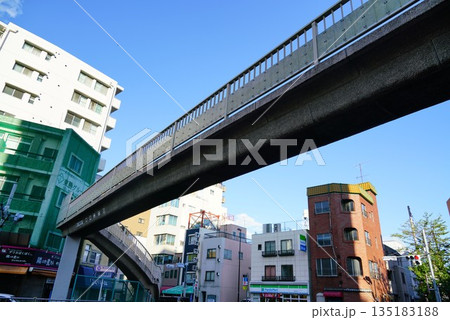 東京の歩道橋 東京の歩道橋 135183188
