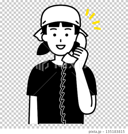 電話応対する居酒屋の女性店員 135183815