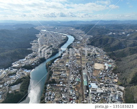 岐阜のグランドキャニオン 川辺町 ドローン空撮 135183823