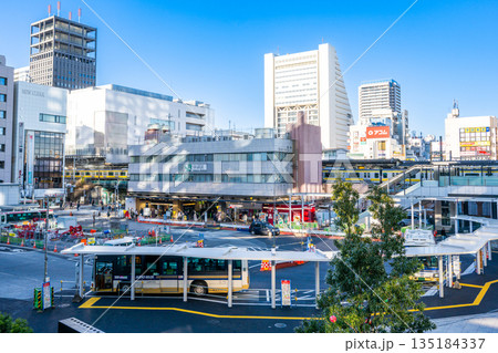 JR中野駅南口の都市風景 JR中野駅南口の都市風景 135184337