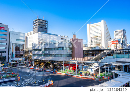 JR中野駅南口の都市風景 JR中野駅南口の都市風景 135184339