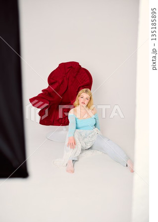 Authentic behind scenes view of model in relaxed attire during photography 135185895