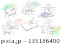 ジャーナリングで思考を整理する手元,机に向かってノートを書く男女,ベッドの上で日記を書く男女 135186400
