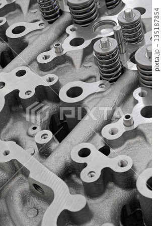 Cylinder head of an internal combustion engine with the cover removed 135187854