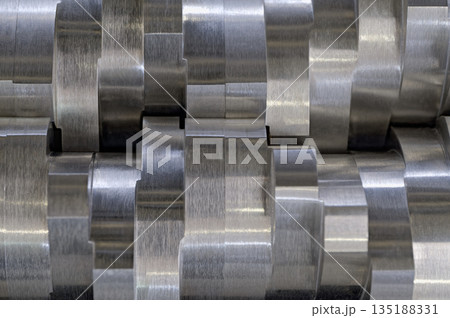 Toothed steel shaft of industrial plastic waste shredder 135188331