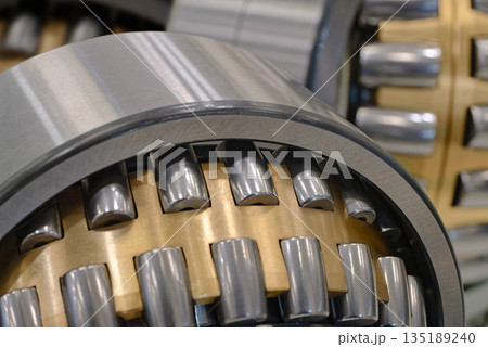 Disassembled roller bearing 135189240