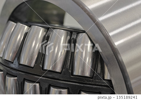 Disassembled roller bearing 135189241