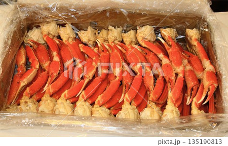 家族の集まる御正月に… 心置きなく食べ放題♪ 箱入り5kgのボイル済みズワイ蟹 135190813