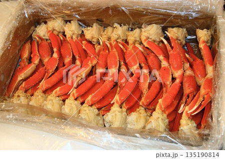 家族の集まる御正月に… 心置きなく食べ放題♪ 箱入り5kgのボイル済みズワイ蟹 135190814