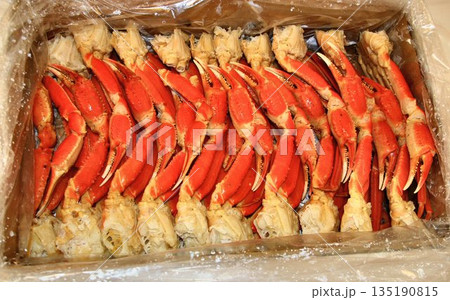 家族の集まる御正月に… 心置きなく食べ放題♪ 箱入り5kgのボイル済みズワイ蟹 家族の集まる御正月に… 心置きなく食べ放題♪ 箱入り5kgのボイル済みズワイ蟹 135190815
