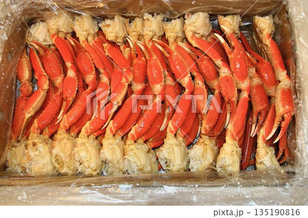 家族の集まる御正月に… 心置きなく食べ放題♪ 箱入り5kgのボイル済みズワイ蟹 家族の集まる御正月に… 心置きなく食べ放題♪ 箱入り5kgのボイル済みズワイ蟹 135190816