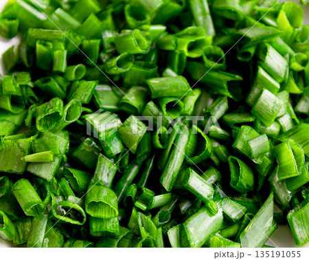 Freshly chopped green onions top view 135191055