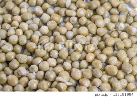 Sample peas evaluation, Standardized green peas sample for chefs and product assessment, Premium canned green peas ideal for recipe testing and quality assurance checks 135191994