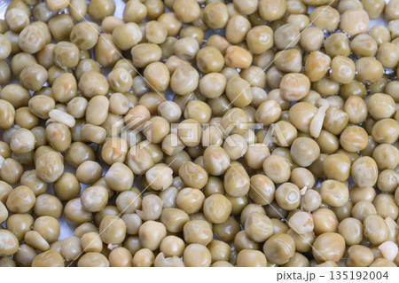 Healthy canned peas, Protein filled green legumes, Shelfstable green peas rich in fiber, Canned green peas emphasizing healthy protein and fiber content for sustainable nutrition 135192004