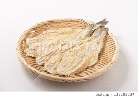 ［北海道産］開き　こまい　魚介乾製品 135192334