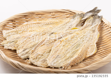 ［北海道産］開き　こまい　魚介乾製品 135192335