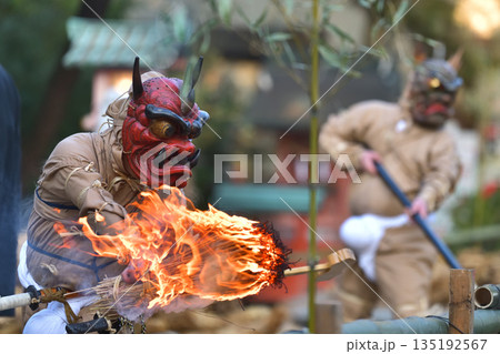 節分祭の餅割鬼　長田神社古式追儺式　全ての災を払い清めて祈り踊る 135192567