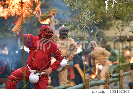 長田神社古式追儺式　鬼が踊る 135192568