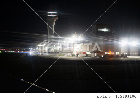 イスタンブール空港の夜景 イスタンブール空港の夜景 135193106