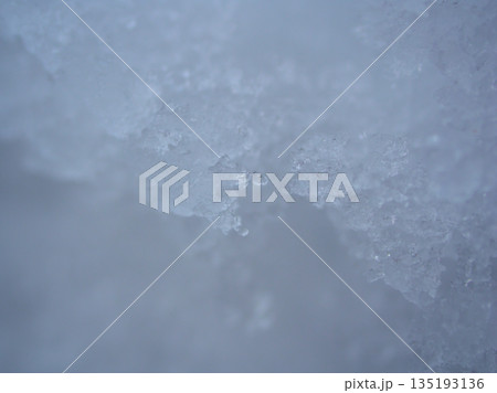 2月に降り積もった雪 135193136