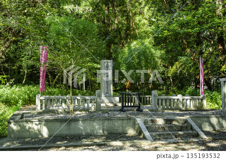 秦神社　長宗我部盛親公慰霊之碑　高知県高知市 135193532