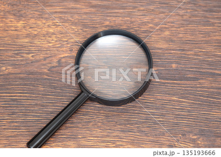 虫メガネ magnifying glass 虫メガネ magnifying glass 135193666