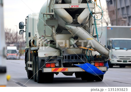 アジテータトラック（コンクリートミキサー車） イメージ 135193823