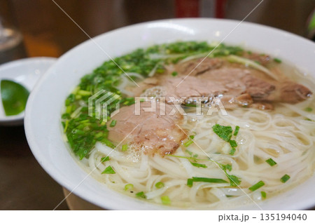 レストランで食べたベトナムの伝統料理フォー レストランで食べたベトナムの伝統料理フォー 135194040