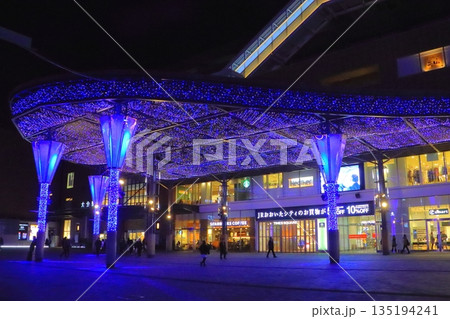 夜の大分駅北口(イルミネーション) 夜の大分駅北口(イルミネーション) 135194241