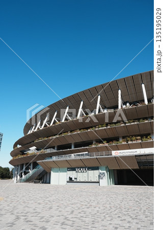 【縦写真】国立競技場（MUFGスタジアム） 135195029