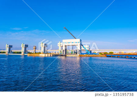 淀川ゲートウェイ（淀川大堰閘門） 135195738