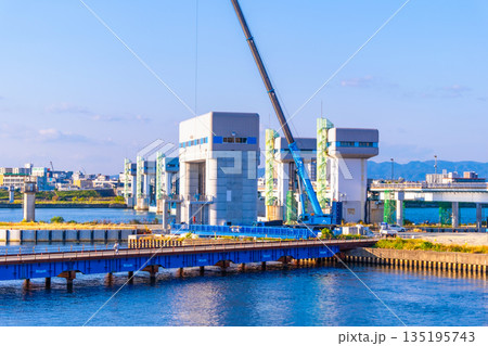 淀川ゲートウェイ（淀川大堰閘門） 135195743