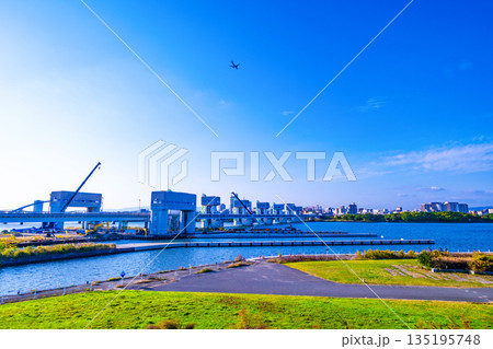 淀川ゲートウェイ（淀川大堰閘門） 135195748