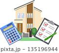 一軒家とチェックリストと電卓のイラスト 135196944