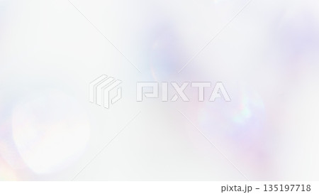 ふんわりキラキラ背景　紫色ピンク　玉ボケぼかしグラデーション 135197718