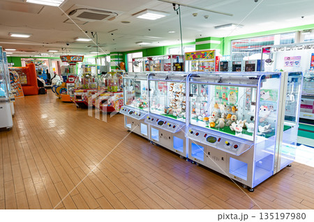 京王聖蹟桜ヶ丘ショッピングセンターA館の屋上にあるゲームセンターで遊ぶ　東京都多摩市関戸 135197980