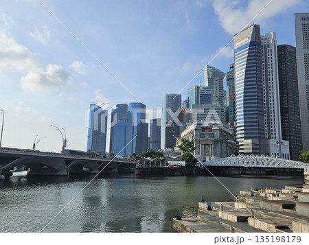 this building around Marina Bay skyline glows with architectural icons this building around Marina Bay skyline glows with architectural icons 135198179