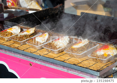 屋台の焼きそば 135198475