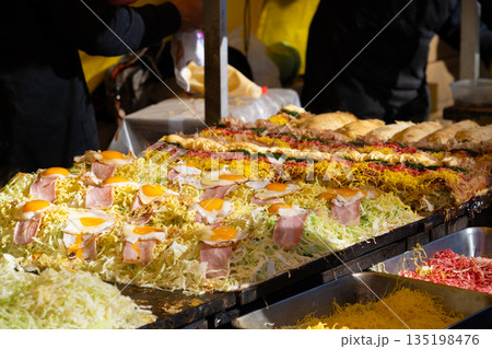 屋台のお好み焼き 135198476