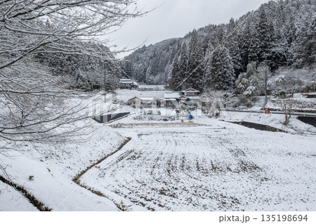 冬の田舎風景 冬の田舎風景 135198694