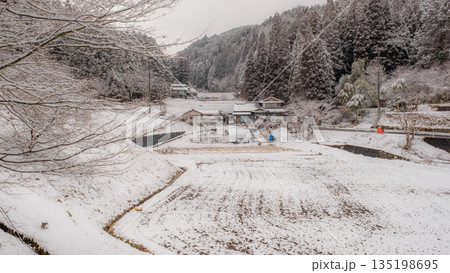 冬の田舎風景 冬の田舎風景 135198695