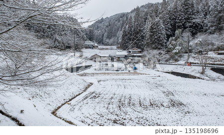 冬の田舎風景 冬の田舎風景 135198696