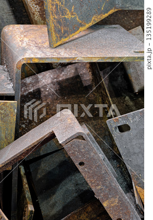 Pile of scrap metal 135199289
