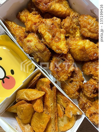 Crispy fried chicken with golden, crunchy skin and juicy, tender meat. A delicious and savory dish, perfect for any meal, served with dipping sauces or side dishes for extra flavor! Crispy fried chicken with golden, crunchy skin and juicy, tender meat. A delicious and savory dish, perfect for any meal, served with dipping sauces or side dishes for extra flavor! 135199416