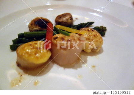 豪華客船ダイヤモンドプリンセスでの食事 豪華客船ダイヤモンドプリンセスでの食事 135199512