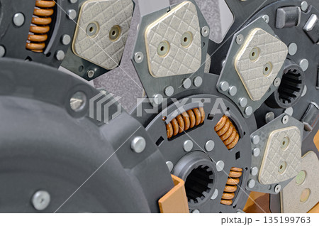 Car spare parts, engine clutch kit Car spare parts, engine clutch kit 135199763