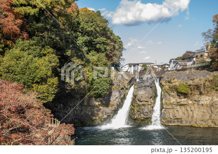 裾野市中央公園　五竜の滝　静岡県裾野市　 135200195